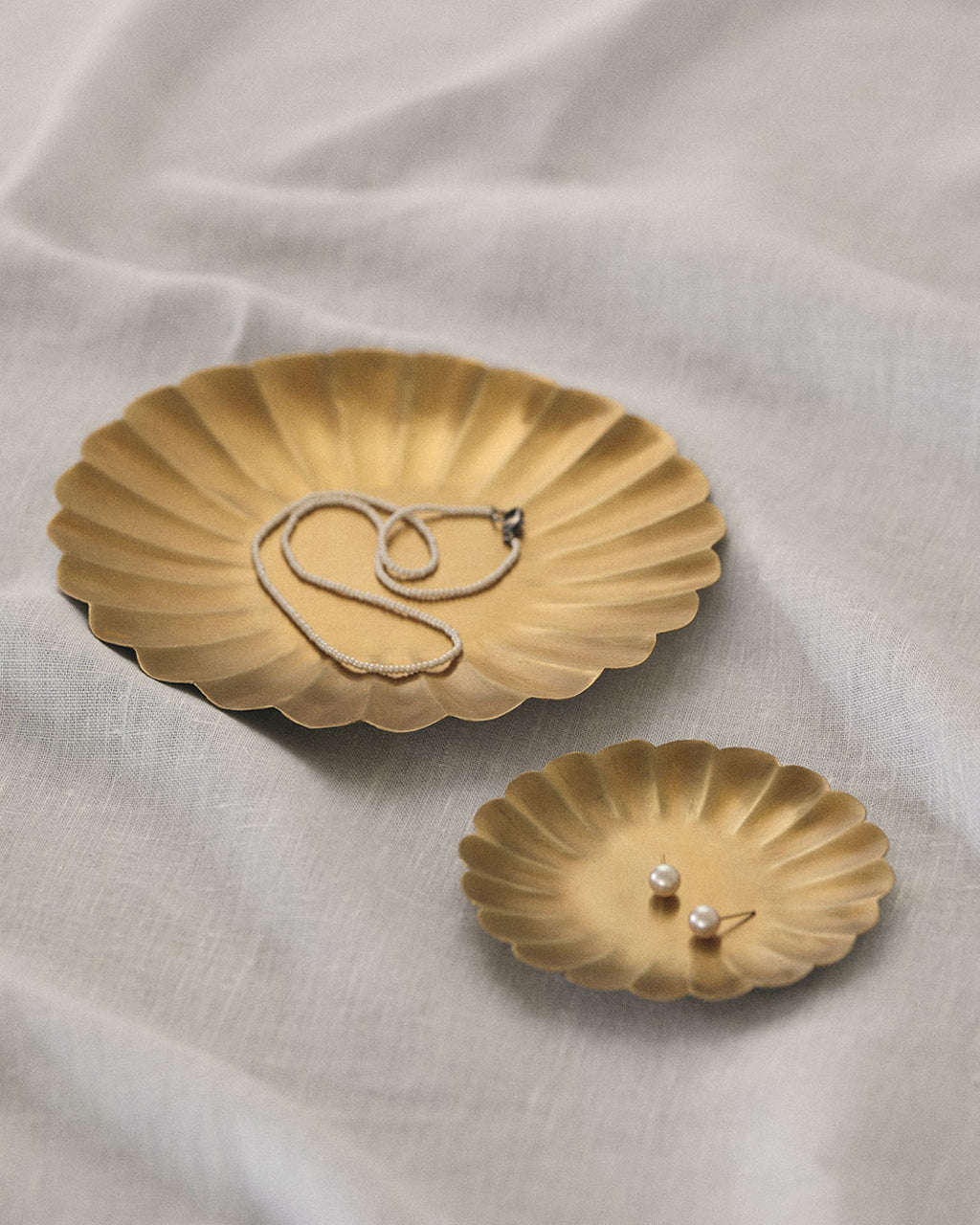 Brass Petal Tray (S)