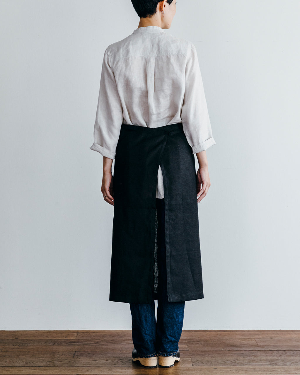 Linen Garçon Apron: Black