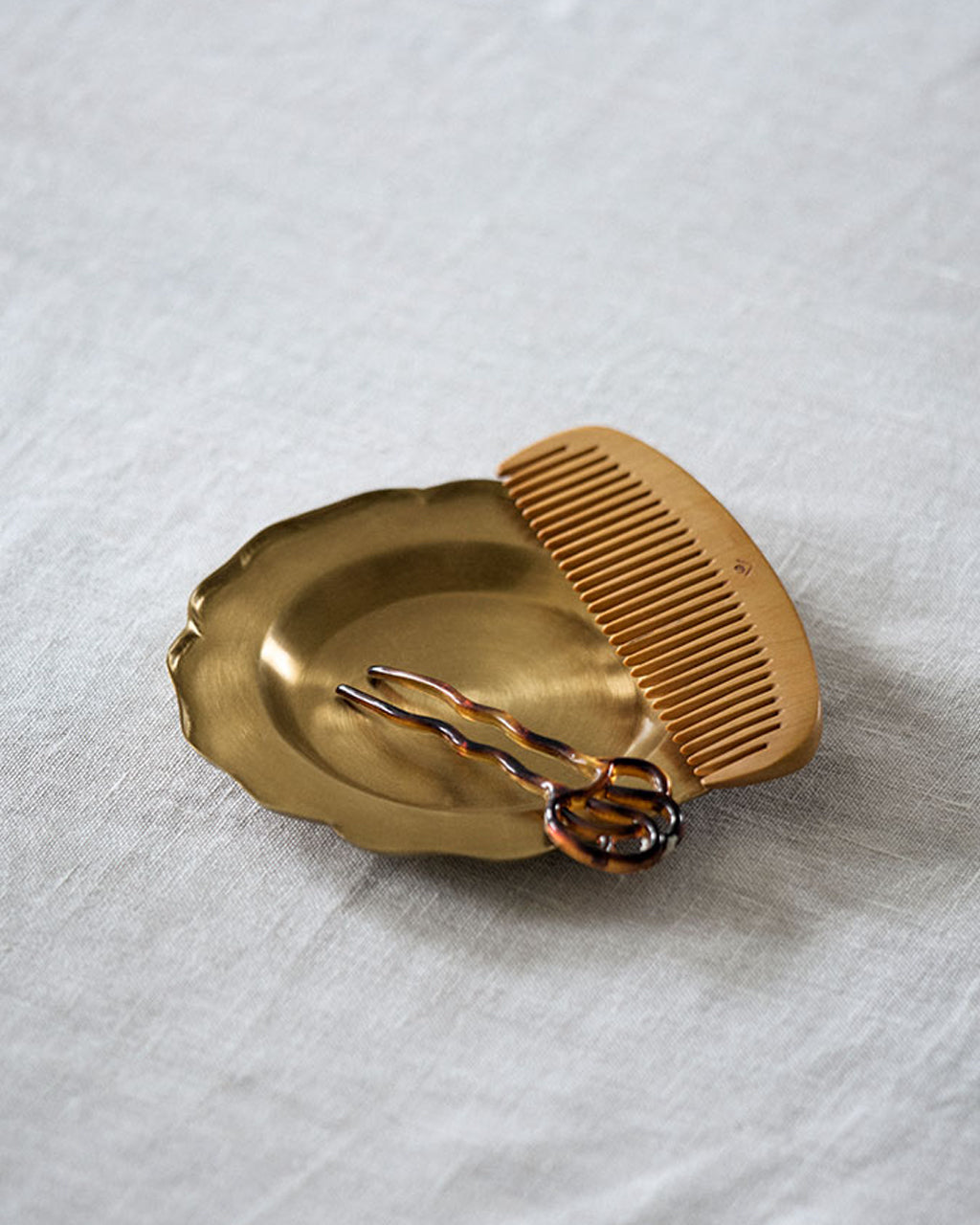 Brass Ruffle Edge Tray (S)