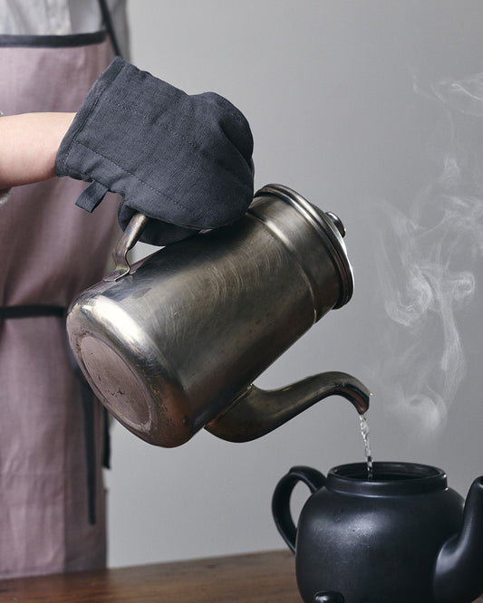 Linen Oven Mitten: Black